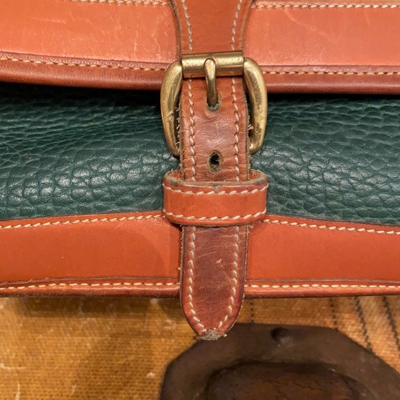 Vintage Dooney & Bourke All-Weather Leather R94 Small Surrey Camera Bag - Picture 4 of 15